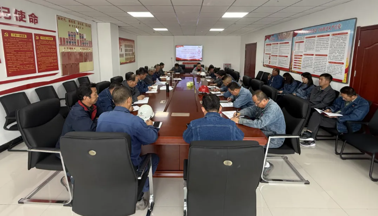 工投公司召開黨委理論學(xué)習(xí)中心組2025年第八次學(xué)習(xí)（擴(kuò)大）會(huì)暨《習(xí)近平談治國理政》第五卷專題學(xué)習(xí)會(huì)