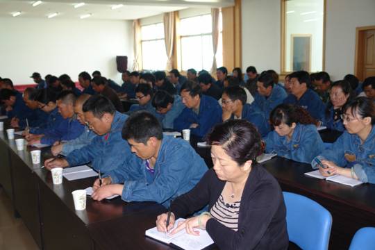 青海物產(chǎn)工業(yè)投資有限公司、青海長春炭素有限公司召開貫徹省第十二次黨代會(huì)精神學(xué)習(xí)傳